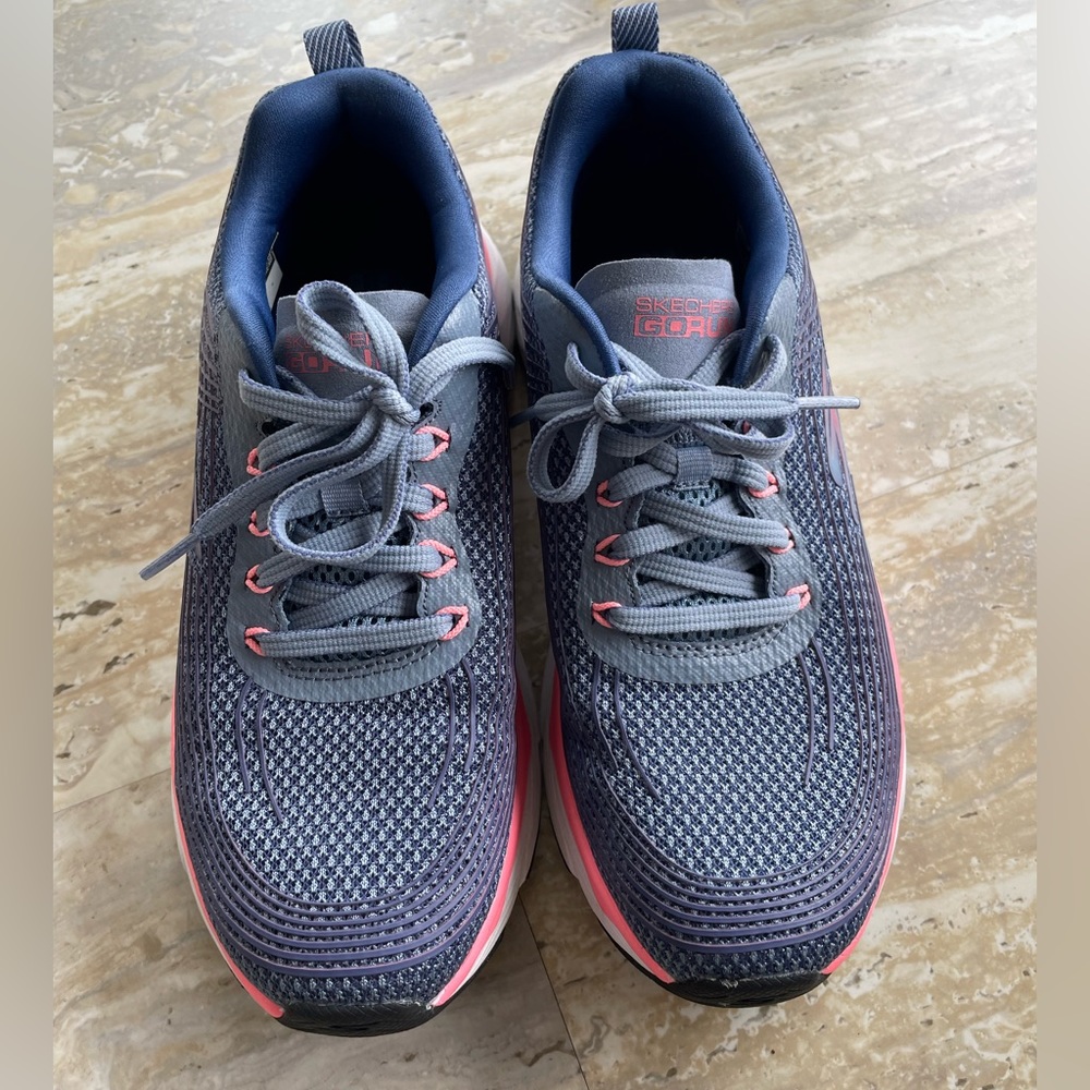 Skechers sneakers. Size 8 women’s